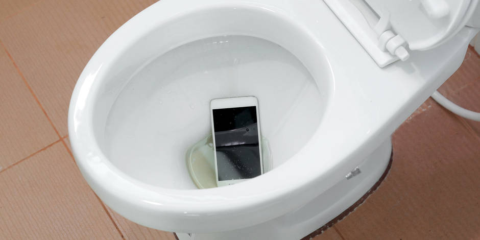 Que Faire Quand Mon Telephone Tombe Dans Les Toilettes La Libre